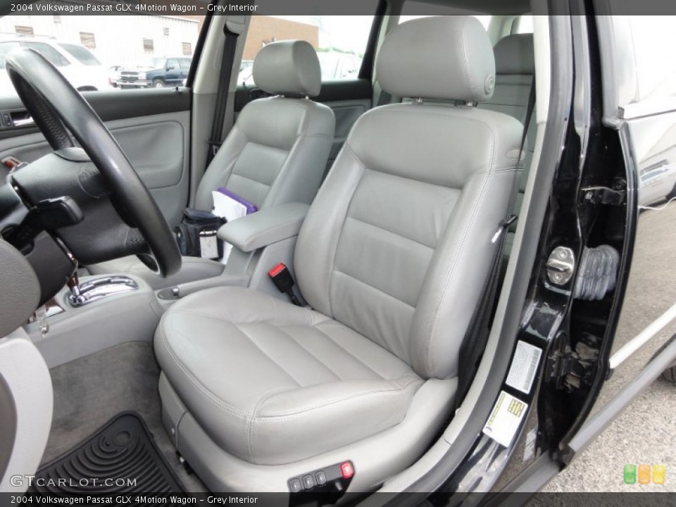 Grey Interior Photo for the 2004 Volkswagen Passat GLX 4Motion Wagon #50795310