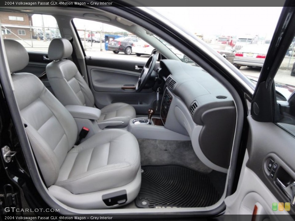 Grey Interior Photo for the 2004 Volkswagen Passat GLX 4Motion Wagon #50795361