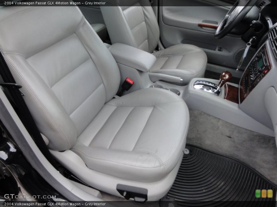 Grey Interior Photo for the 2004 Volkswagen Passat GLX 4Motion Wagon #50795373