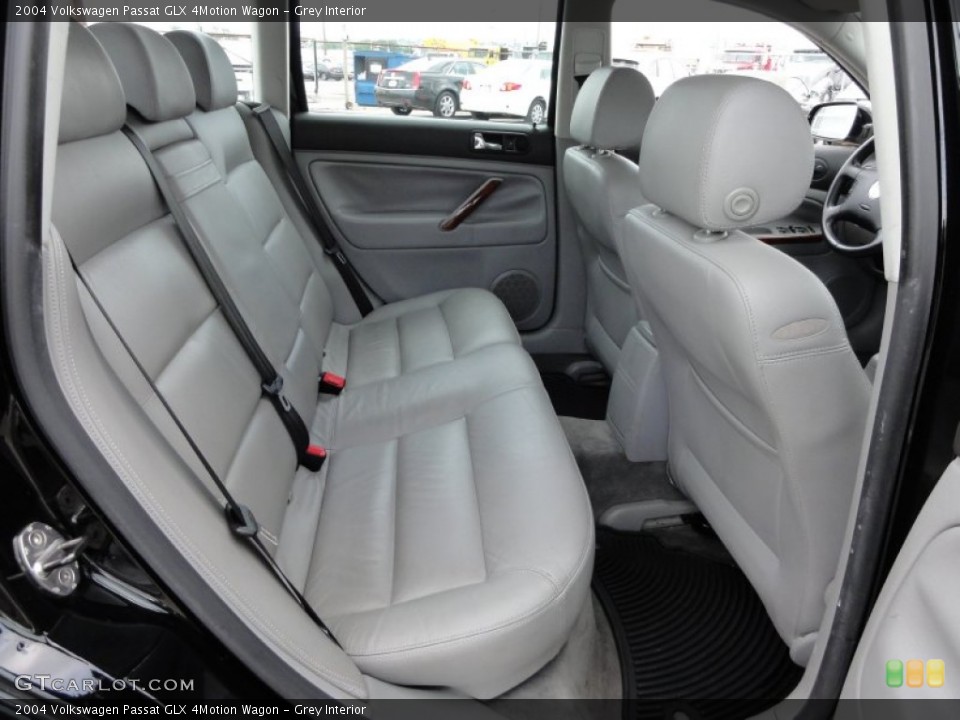 Grey Interior Photo for the 2004 Volkswagen Passat GLX 4Motion Wagon #50795424