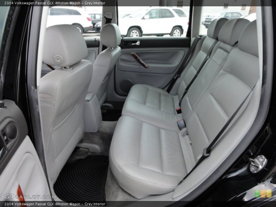 Grey Interior Photo for the 2004 Volkswagen Passat GLX 4Motion Wagon #50795454