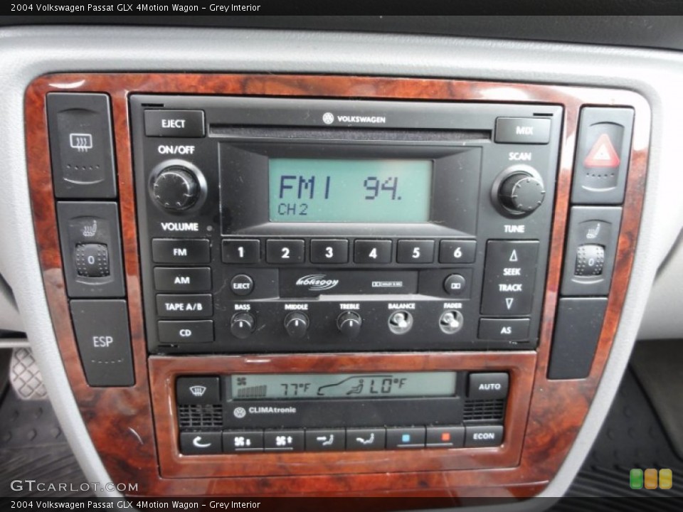 Grey Interior Controls for the 2004 Volkswagen Passat GLX 4Motion Wagon #50795820