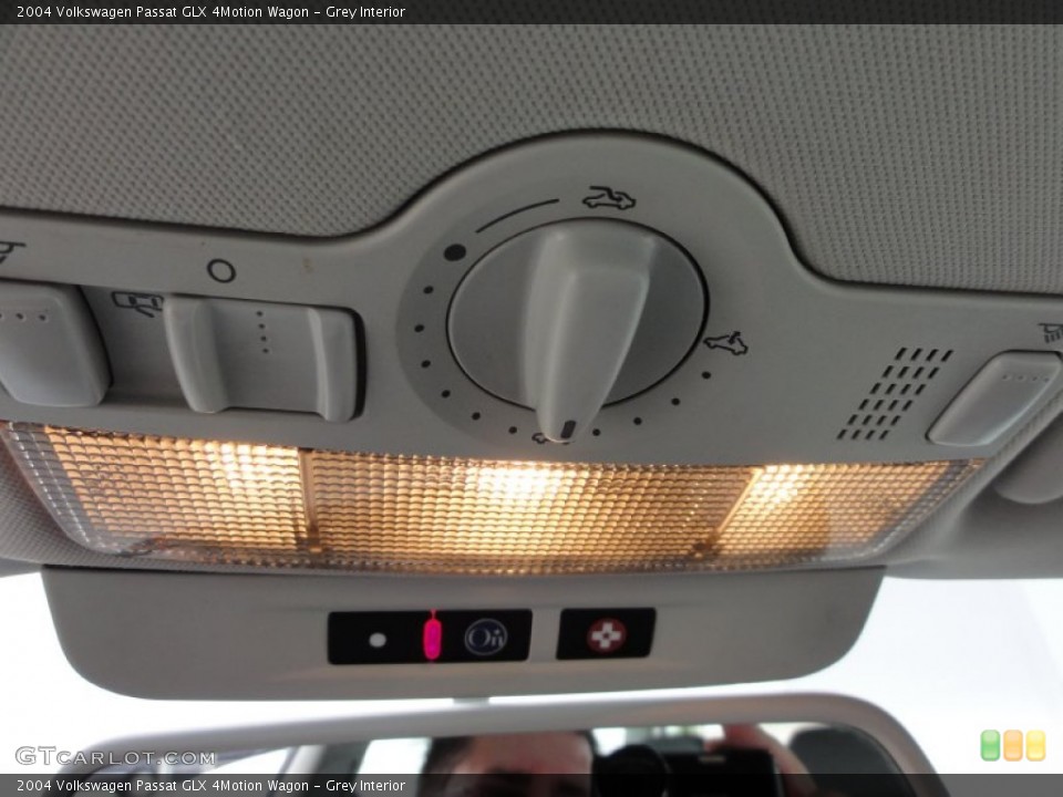 Grey Interior Controls for the 2004 Volkswagen Passat GLX 4Motion Wagon #50795856
