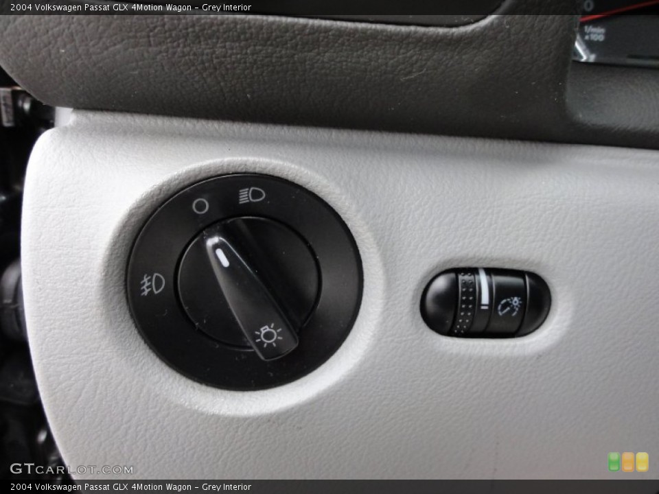 Grey Interior Controls for the 2004 Volkswagen Passat GLX 4Motion Wagon #50795958