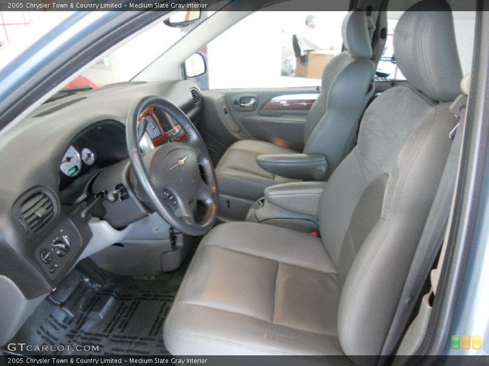 Medium Slate Gray Interior Photo for the 2005 Chrysler Town & Country Limited #50796099