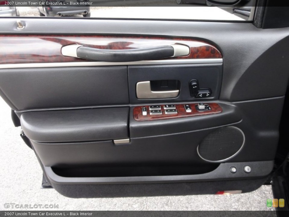 Black Interior Door Panel for the 2007 Lincoln Town Car Executive L #50796204