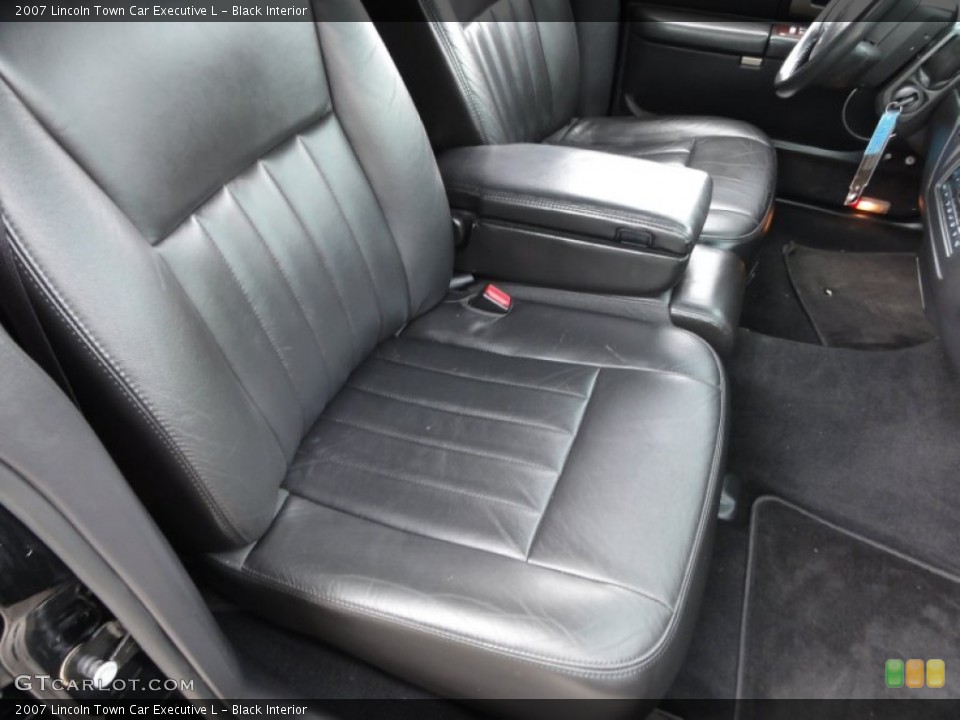 Black Interior Photo for the 2007 Lincoln Town Car Executive L #50796309
