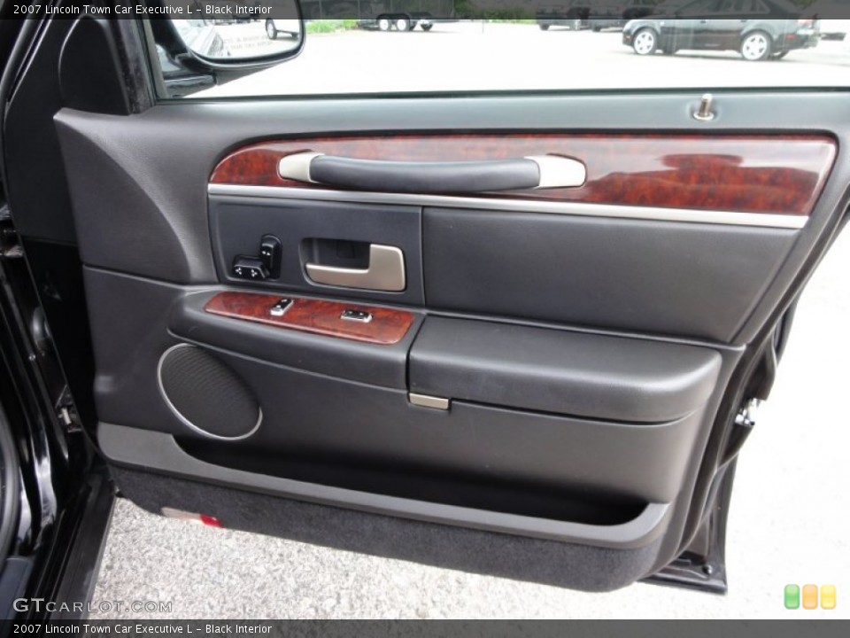Black Interior Door Panel for the 2007 Lincoln Town Car Executive L #50796324