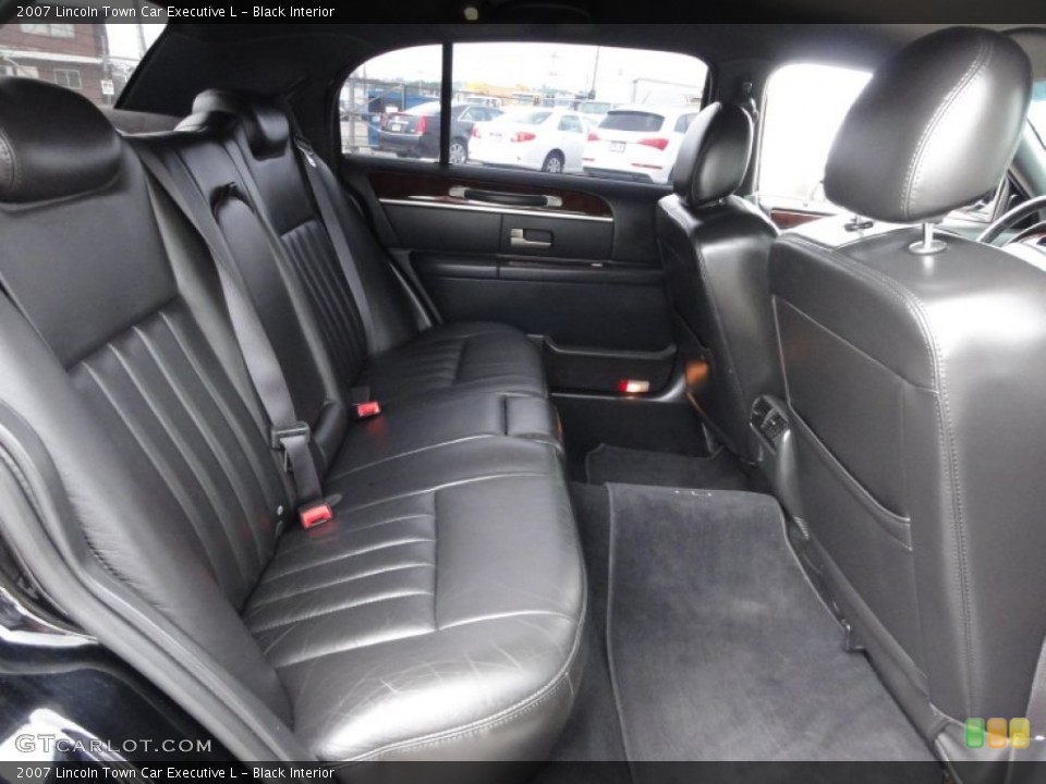 Black Interior Photo for the 2007 Lincoln Town Car Executive L #50796339