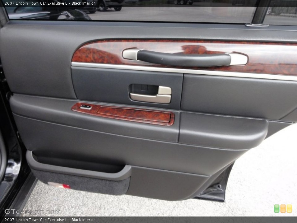 Black Interior Door Panel for the 2007 Lincoln Town Car Executive L #50796354