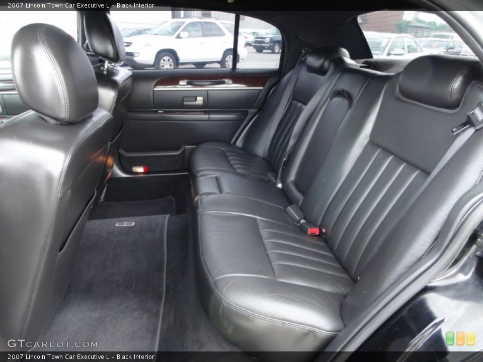 Black Interior Photo for the 2007 Lincoln Town Car Executive L #50796369