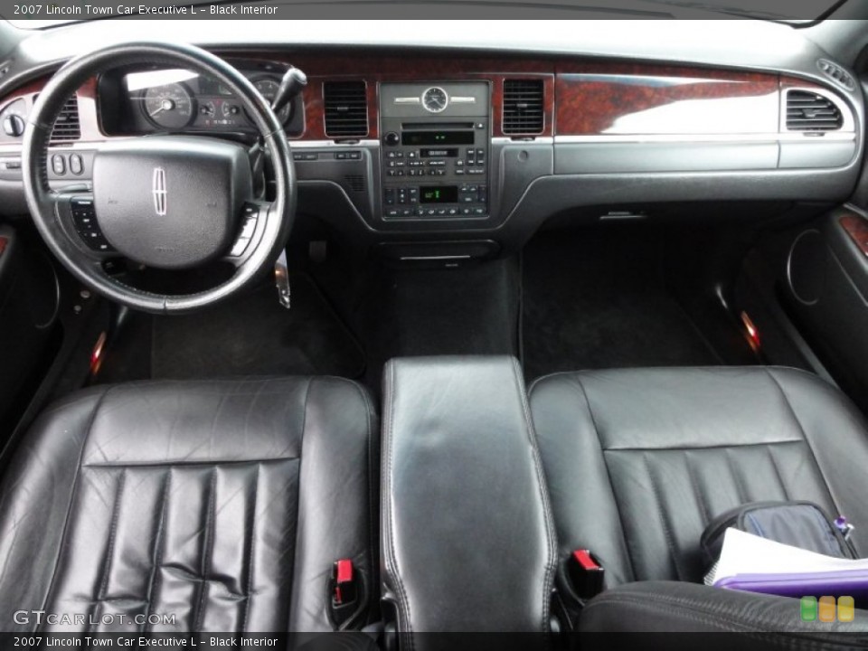 Black Interior Dashboard for the 2007 Lincoln Town Car Executive L #50796399