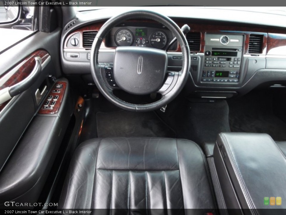 Black Interior Dashboard for the 2007 Lincoln Town Car Executive L #50796411