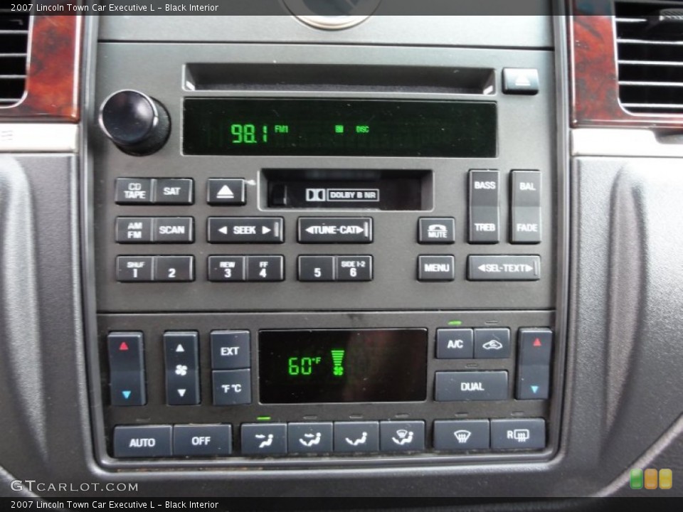 Black Interior Controls for the 2007 Lincoln Town Car Executive L #50796606