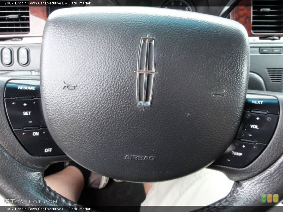 Black Interior Controls for the 2007 Lincoln Town Car Executive L #50796678