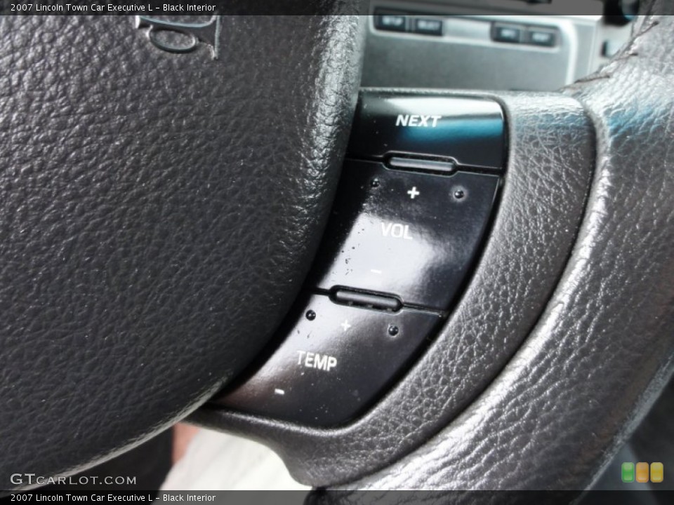 Black Interior Controls for the 2007 Lincoln Town Car Executive L #50796690