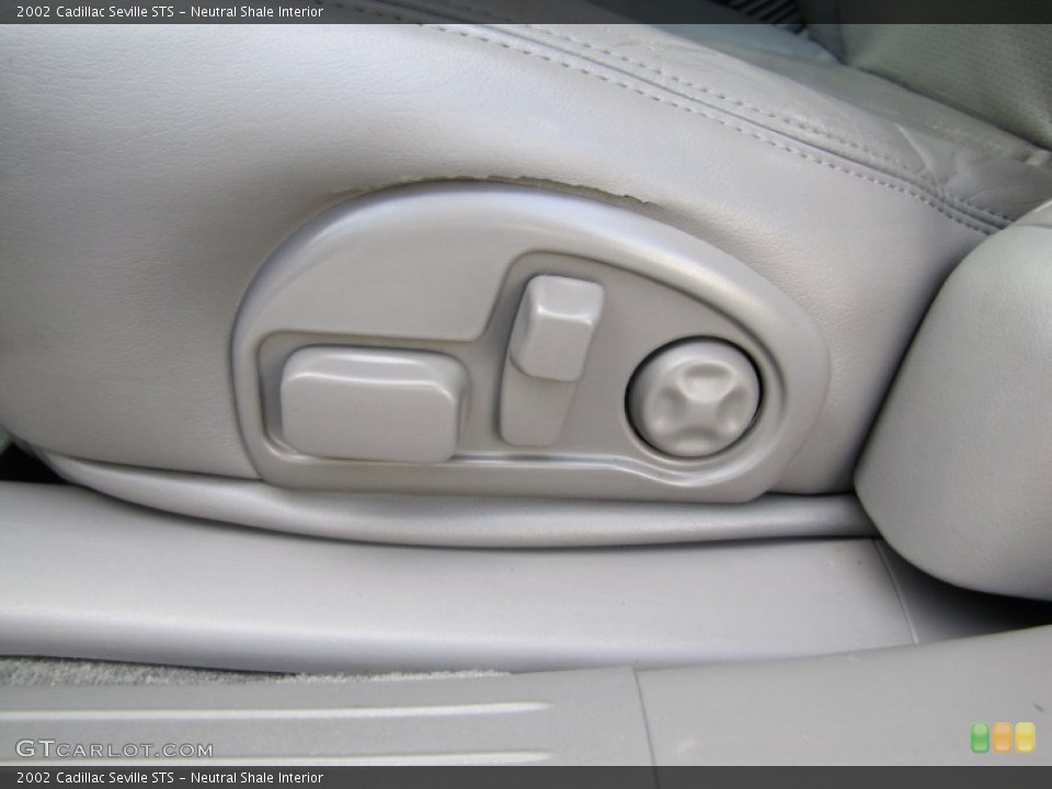 Neutral Shale Interior Controls for the 2002 Cadillac Seville STS #50799111