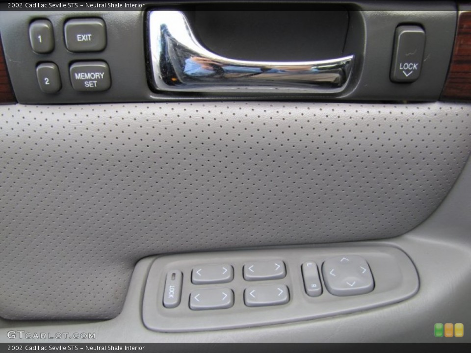 Neutral Shale Interior Controls for the 2002 Cadillac Seville STS #50799120