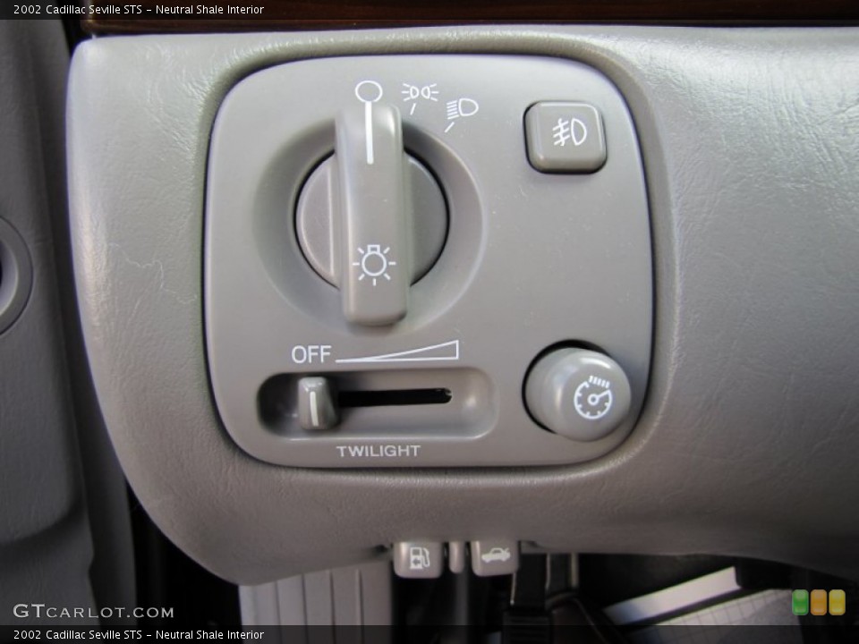 Neutral Shale Interior Controls for the 2002 Cadillac Seville STS #50799135