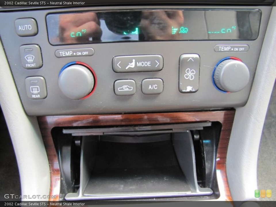 Neutral Shale Interior Controls for the 2002 Cadillac Seville STS #50799198