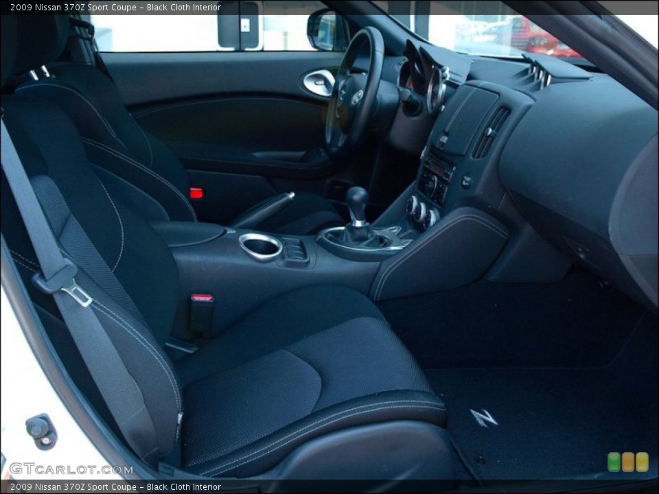 Black Cloth Interior Photo for the 2009 Nissan 370Z Sport Coupe #50807823