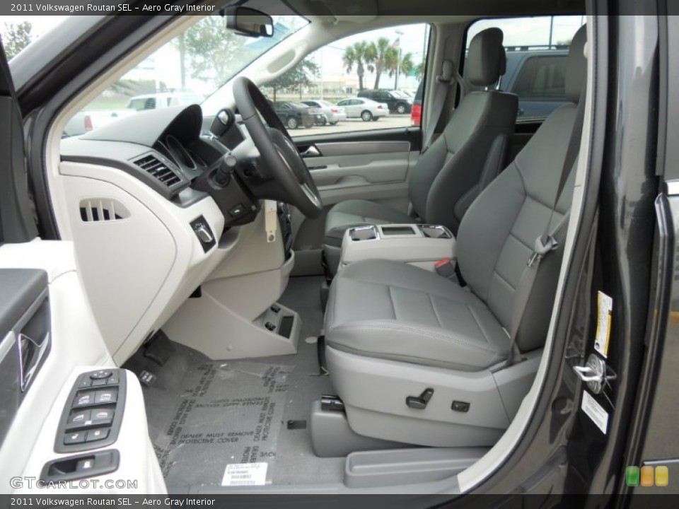 Aero Gray Interior Photo for the 2011 Volkswagen Routan SEL #50810754