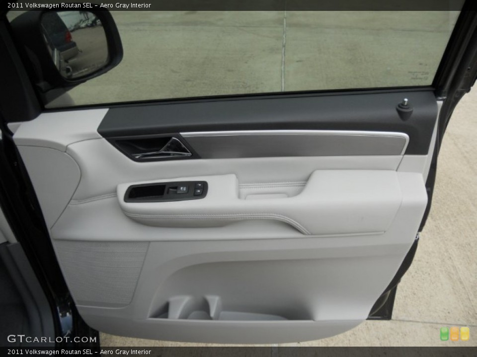 Aero Gray Interior Door Panel for the 2011 Volkswagen Routan SEL #50810763