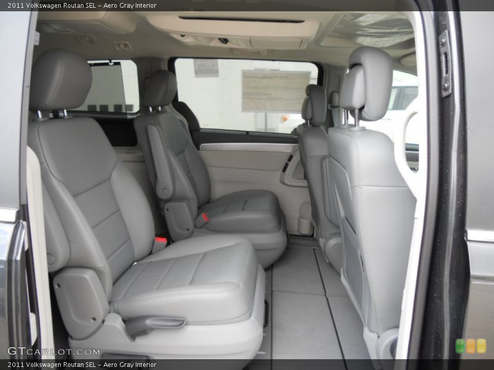 Aero Gray Interior Photo for the 2011 Volkswagen Routan SEL #50810787