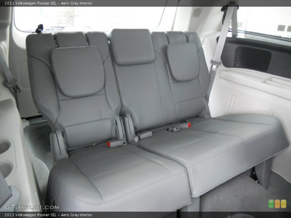 Aero Gray Interior Photo for the 2011 Volkswagen Routan SEL #50810796