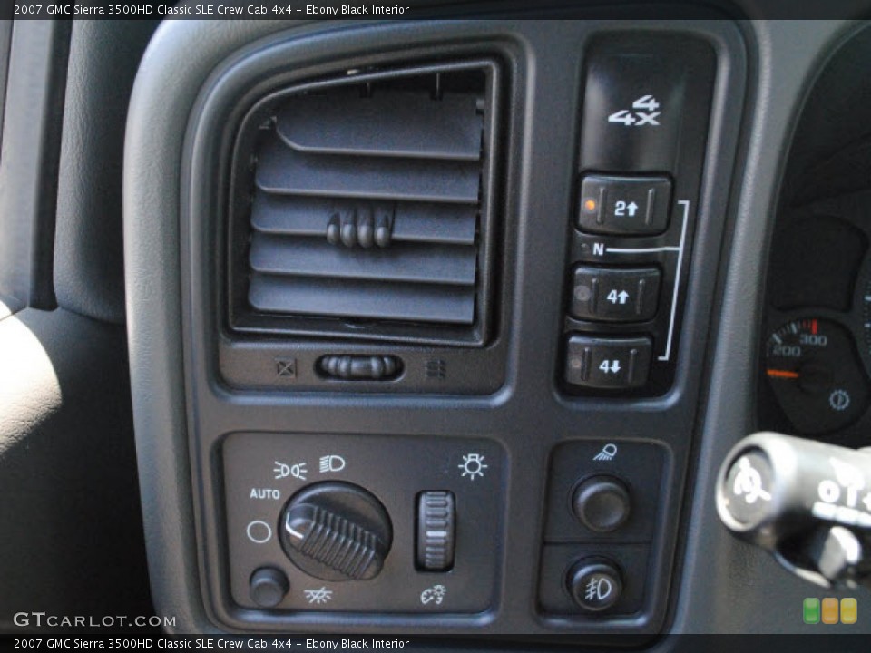 Ebony Black Interior Controls for the 2007 GMC Sierra 3500HD Classic SLE Crew Cab 4x4 #50820654