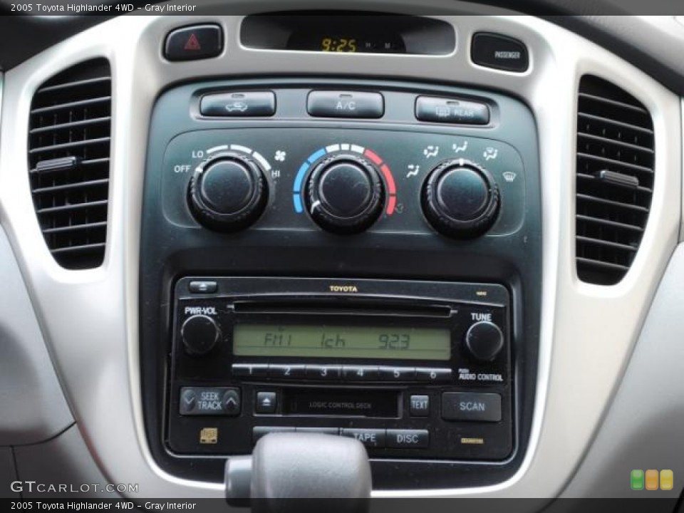 Gray Interior Controls for the 2005 Toyota Highlander 4WD #50831436