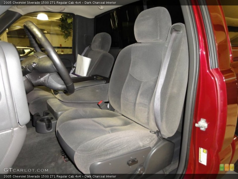 Dark Charcoal Interior Photo for the 2005 Chevrolet Silverado 1500 Z71 Regular Cab 4x4 #50840037