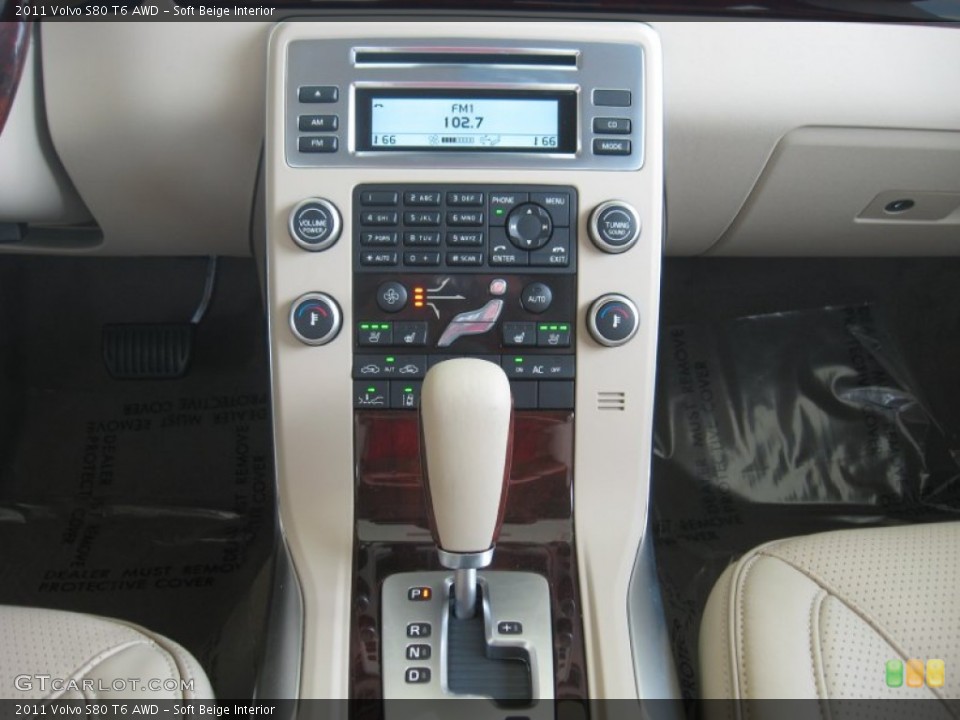 Soft Beige Interior Controls for the 2011 Volvo S80 T6 AWD #50841993