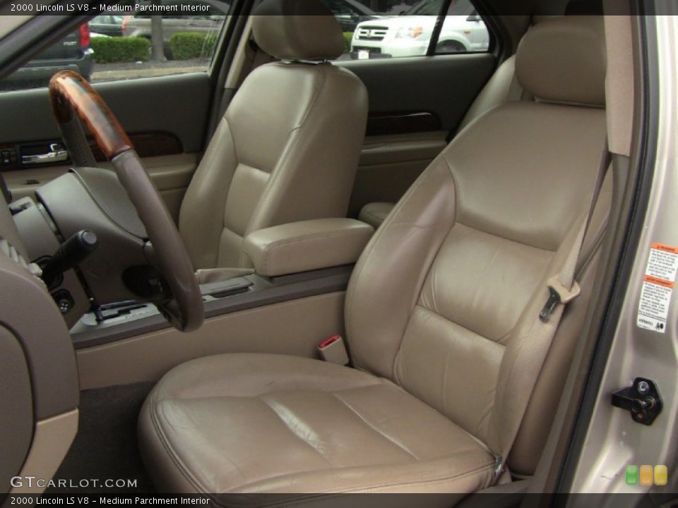 Medium Parchment Interior Photo for the 2000 Lincoln LS V8 #50856295