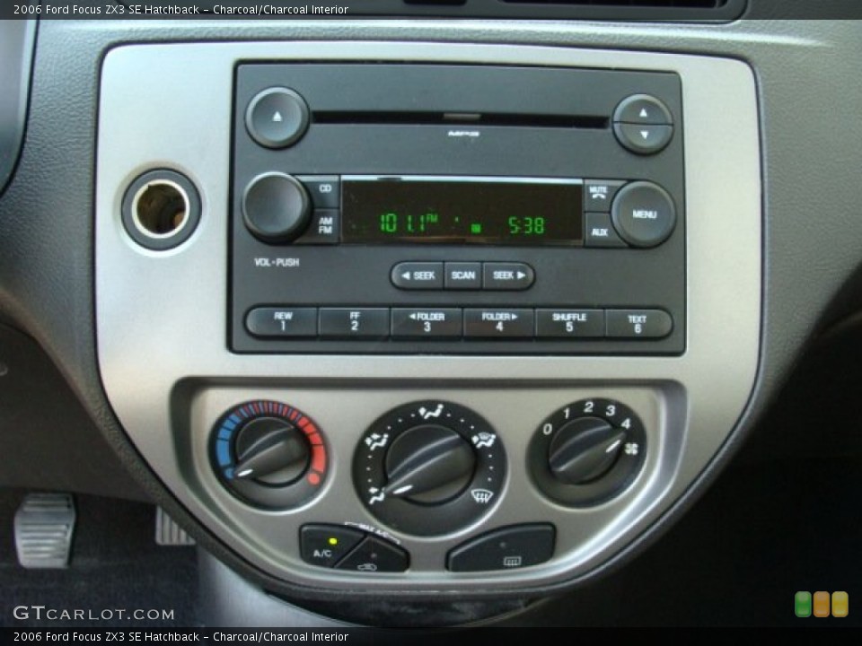 Charcoal/Charcoal Interior Controls for the 2006 Ford Focus ZX3 SE Hatchback #50864209