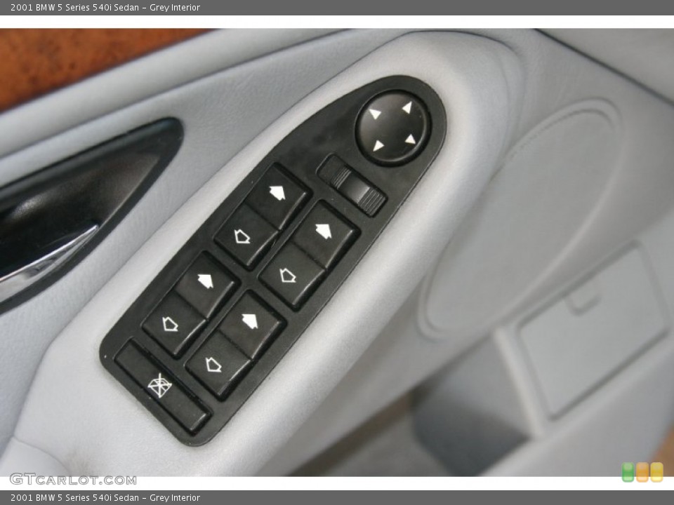 Grey Interior Controls for the 2001 BMW 5 Series 540i Sedan #50882557