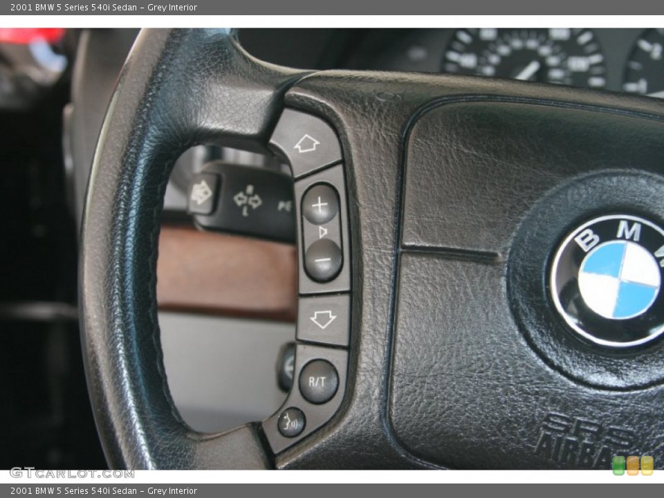 Grey Interior Controls for the 2001 BMW 5 Series 540i Sedan #50882794