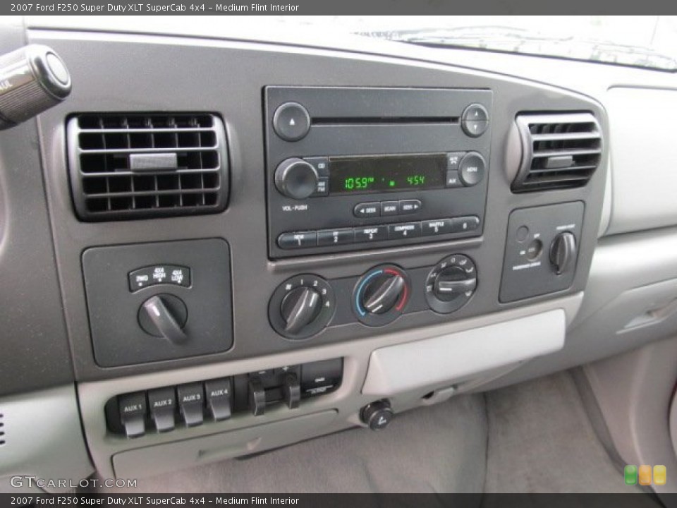 Medium Flint Interior Controls for the 2007 Ford F250 Super Duty XLT SuperCab 4x4 #50882833