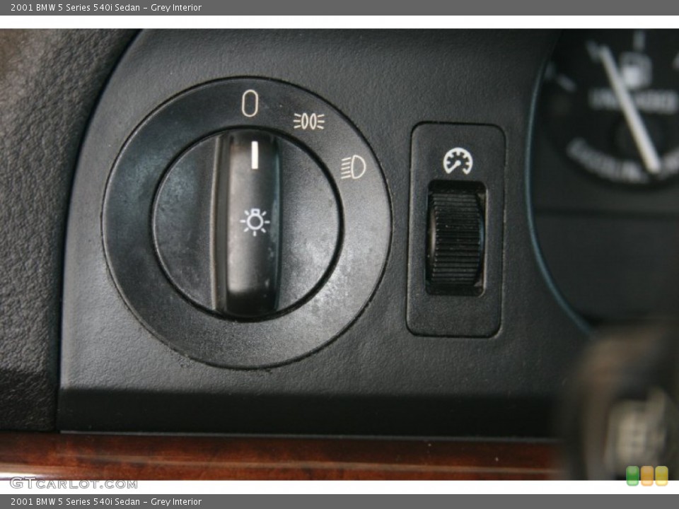 Grey Interior Controls for the 2001 BMW 5 Series 540i Sedan #50882851