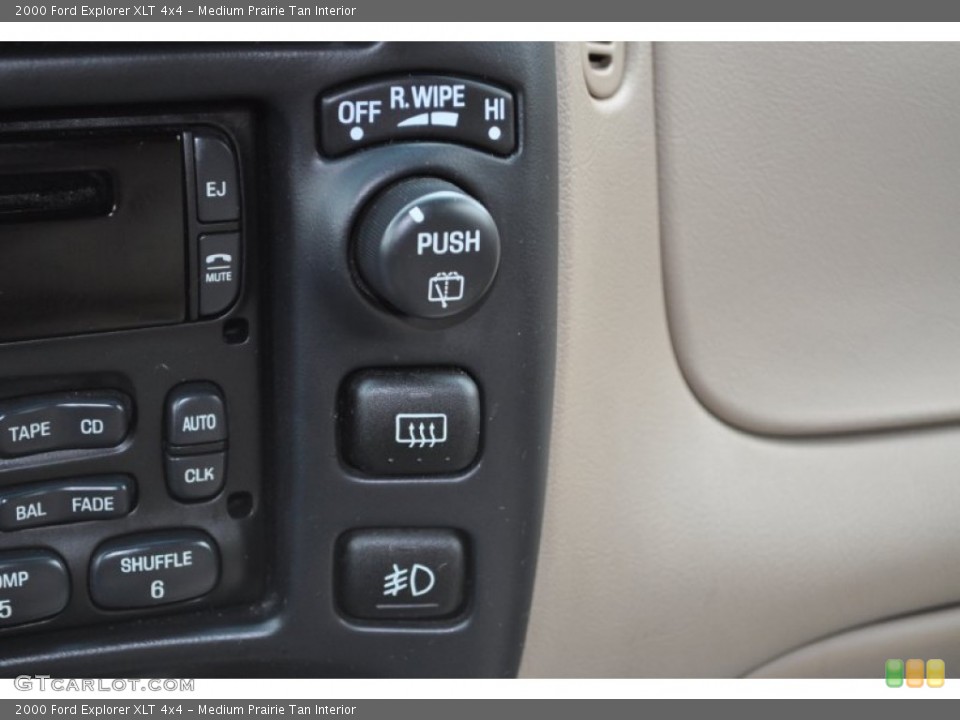 Medium Prairie Tan Interior Controls for the 2000 Ford Explorer XLT 4x4 #50891245