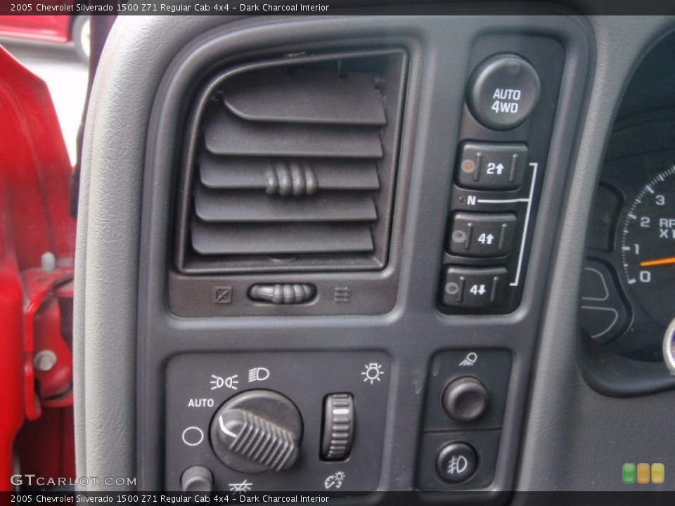 Dark Charcoal Interior Controls for the 2005 Chevrolet Silverado 1500 Z71 Regular Cab 4x4 #50891578