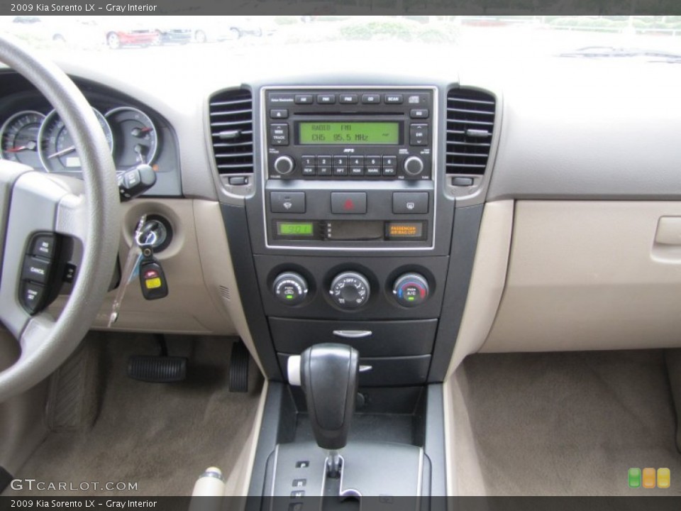 Gray Interior Controls for the 2009 Kia Sorento LX #50897788