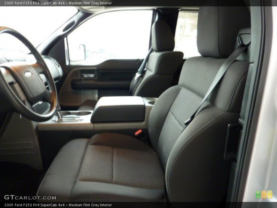 Medium Flint Grey Interior Photo for the 2005 Ford F150 FX4 SuperCab 4x4 #50902360