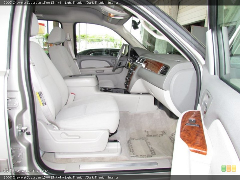 Light Titanium/Dark Titanium Interior Photo for the 2007 Chevrolet Suburban 1500 LT 4x4 #50905621