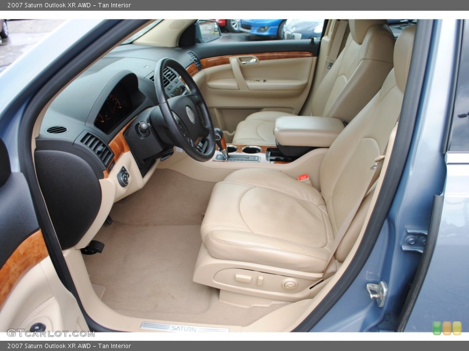 Tan Interior Photo for the 2007 Saturn Outlook XR AWD #50920494