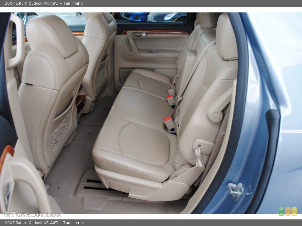 Tan Interior Photo for the 2007 Saturn Outlook XR AWD #50920542