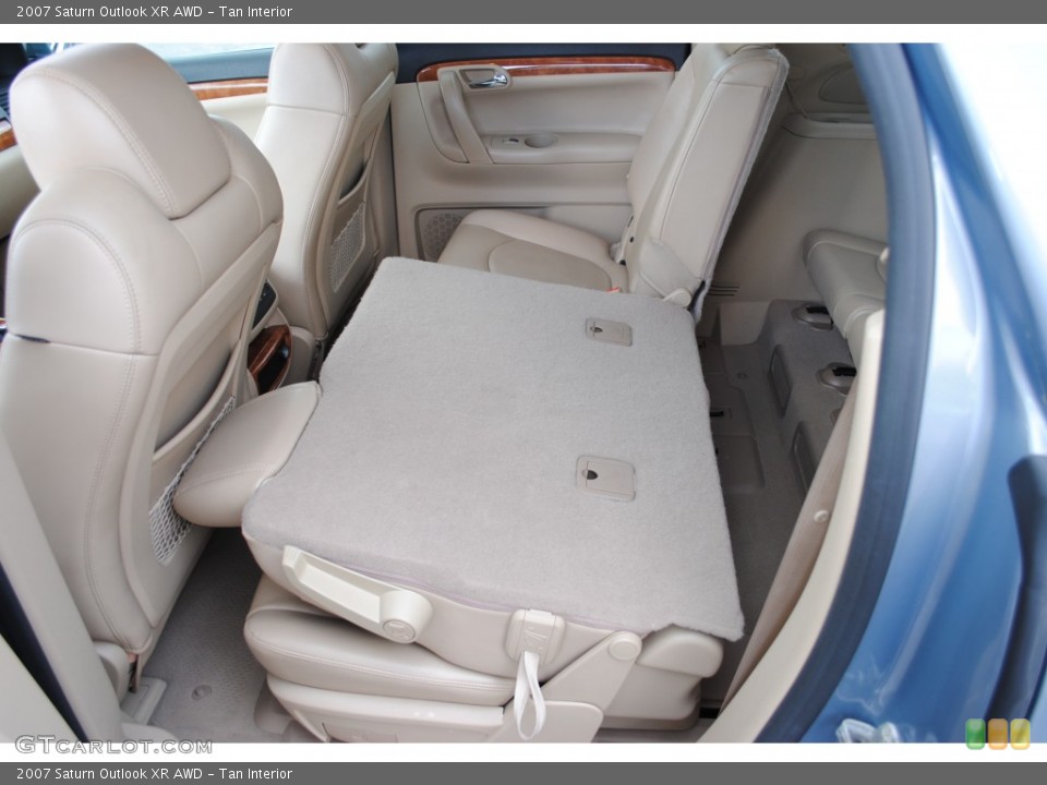 Tan Interior Photo for the 2007 Saturn Outlook XR AWD #50920569