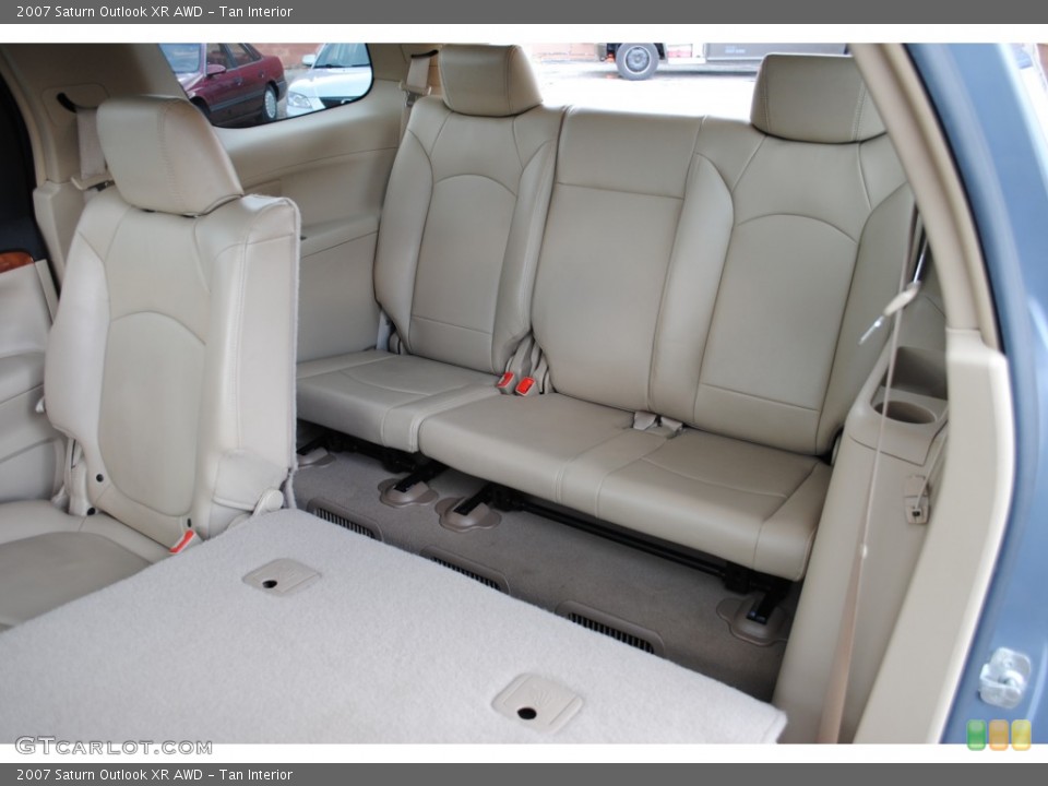 Tan Interior Photo for the 2007 Saturn Outlook XR AWD #50920596
