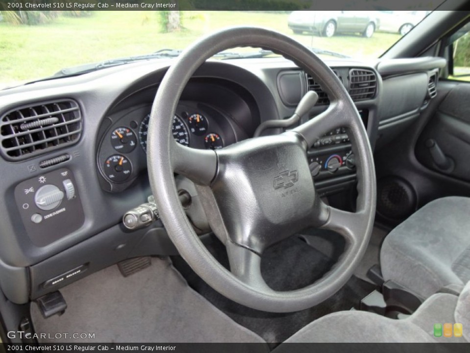 Medium Gray Interior Steering Wheel for the 2001 Chevrolet S10 LS Regular Cab #50923449