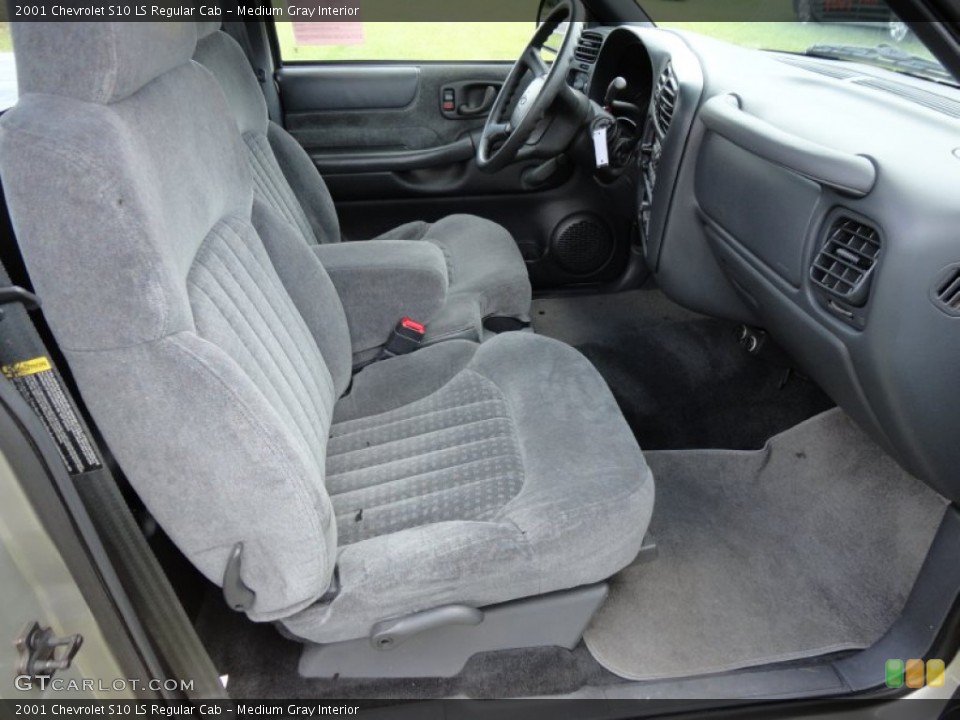 Medium Gray Interior Photo for the 2001 Chevrolet S10 LS Regular Cab #50923542